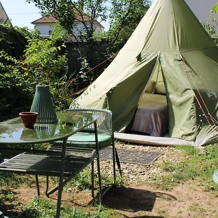 Tent Boby In Shared Lot And Shared Bathroom Luksuzni šator *