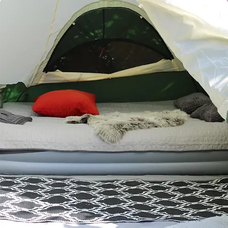 Tent Boby In Shared Lot And Shared Bathroom Mrse